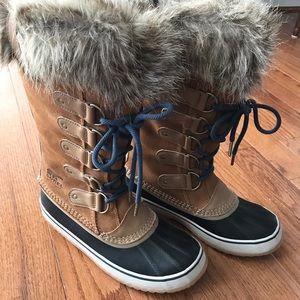 Almost Brand New SOREL Joan of Arc boots size 9